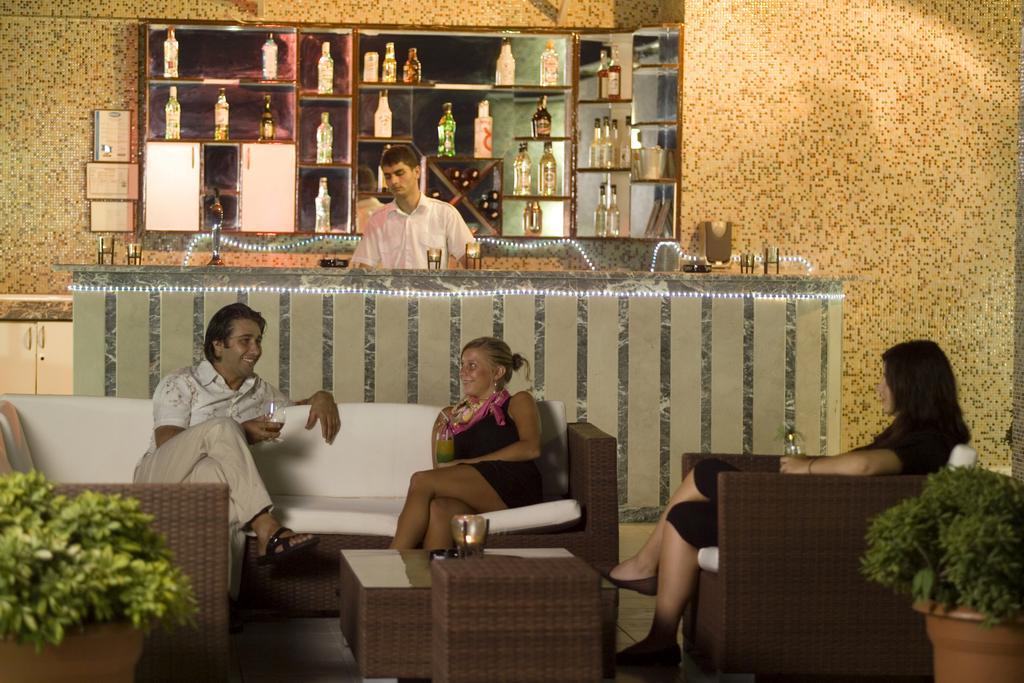 Dolphin Family Hotel Hotel apartamentowy 3*